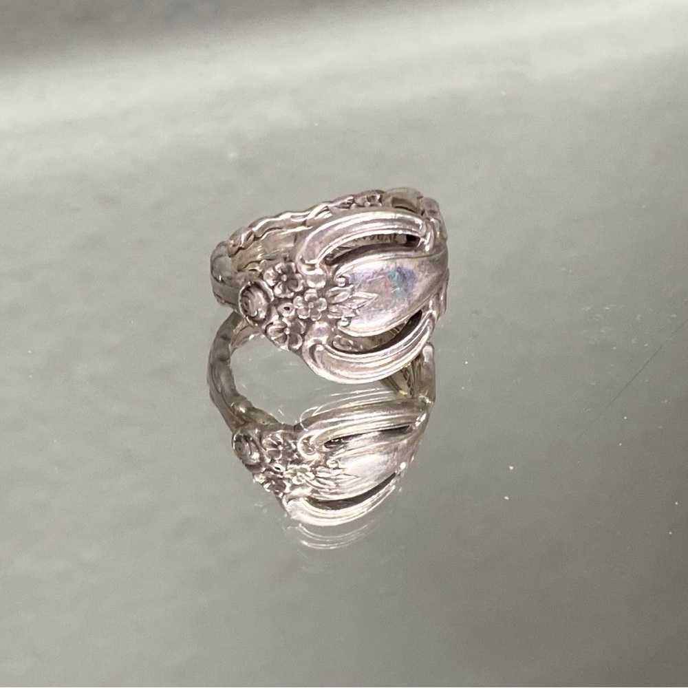 International Deep Silver “Countess” vintage Silver plate spoon ring sz 5.5 - Picture 4 of 7